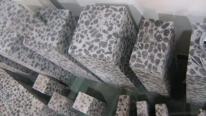 钢结构厂房岩棉板：如何选择合适的采购报价**